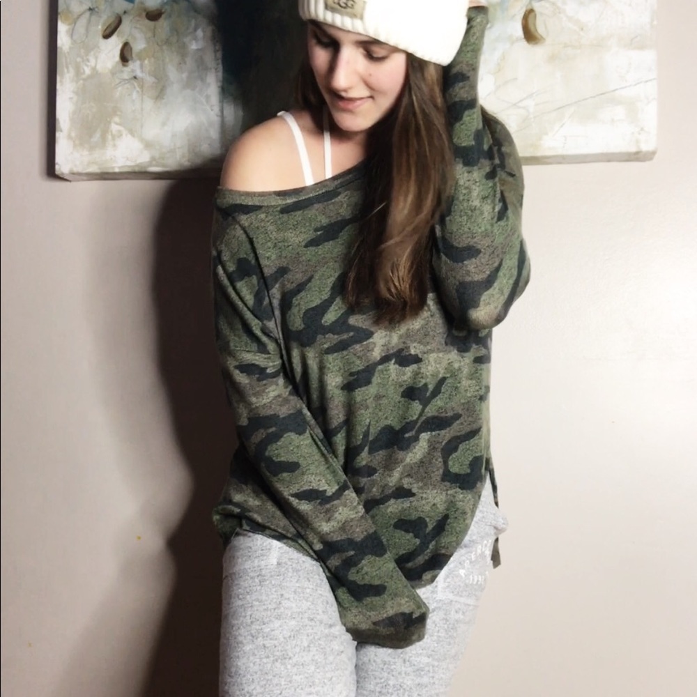 AMERICAN EAGLE SOFT AND PLUSH CAMO PULLOVER